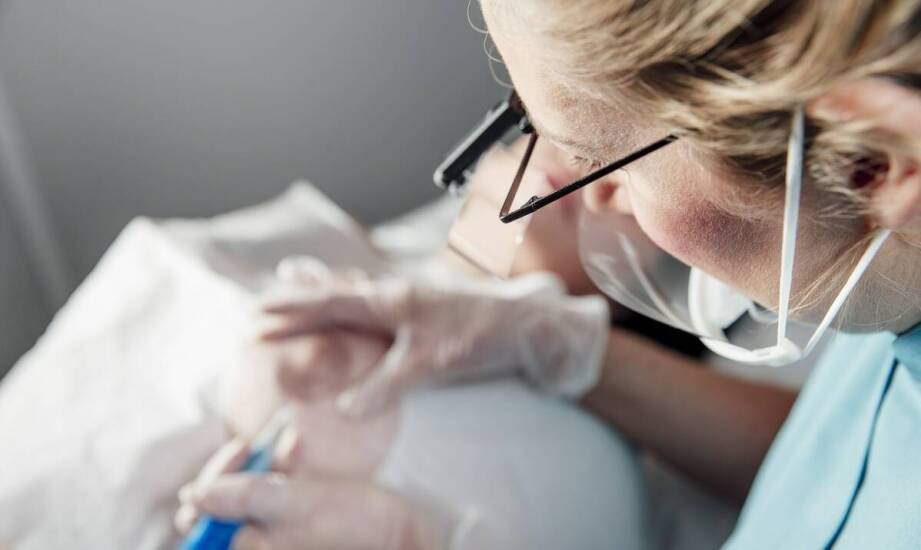 Jak wygląda zabieg z użyciem Polifill Strong i jakie są jego koszty?