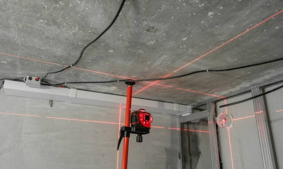 Jakie technologie wspierają proces instalacji samopoziomujących wylewek?