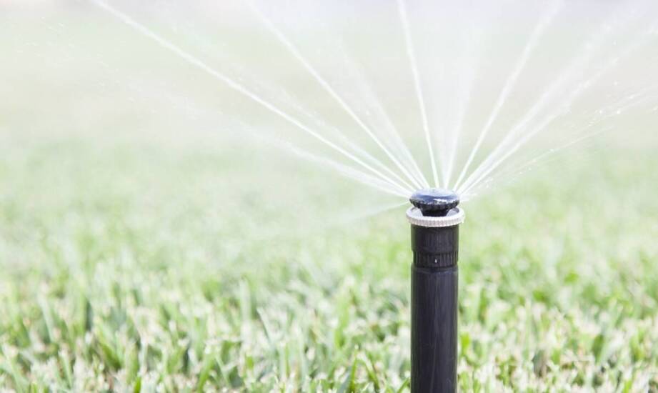 Co wpływa na częstotliwość serwisu systemów nawadniających?