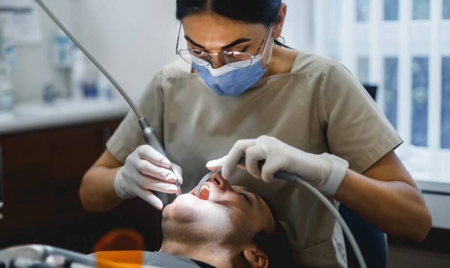 Czy możliwe jest usuwanie kamienia nazębnego na NFZ?