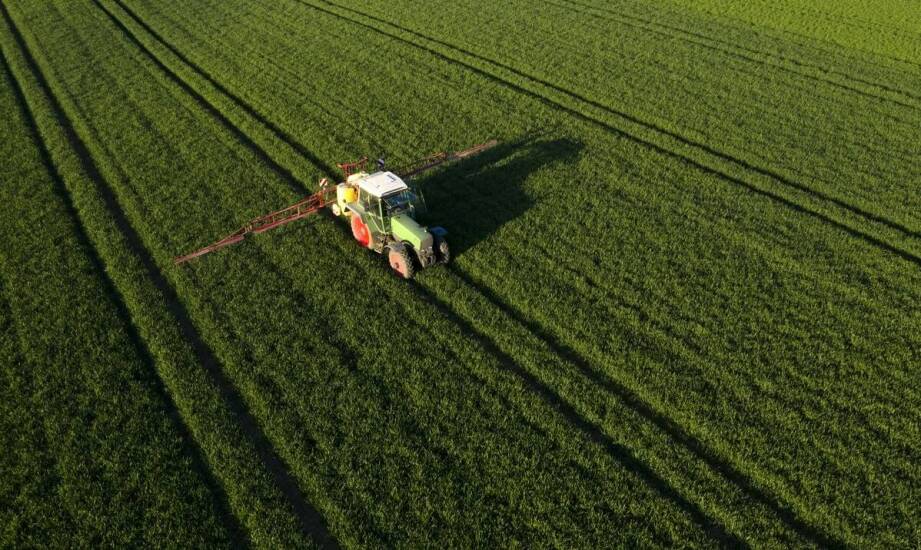 Poradnik: Jak efektywnie wykorzystać ciągany opryskiwacz w polu?