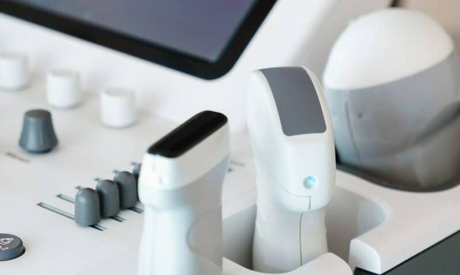 Jak uzdatnianie wody zwiększa wydajność medycznych urządzeń?