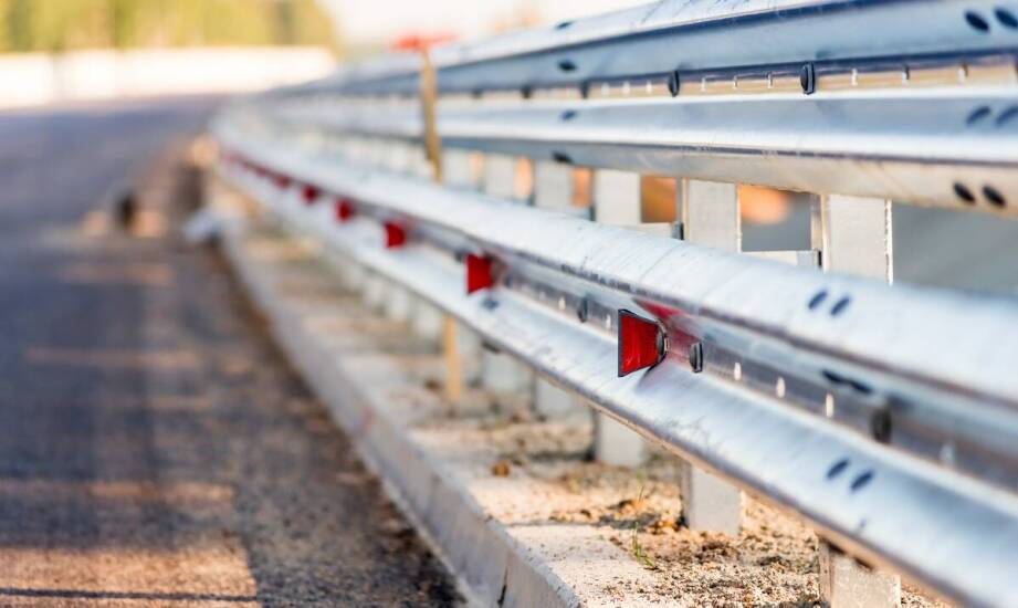 Zastosowanie gumowych amortyzatorów w miejskiej infrastrukturze – praktyczne korzyści