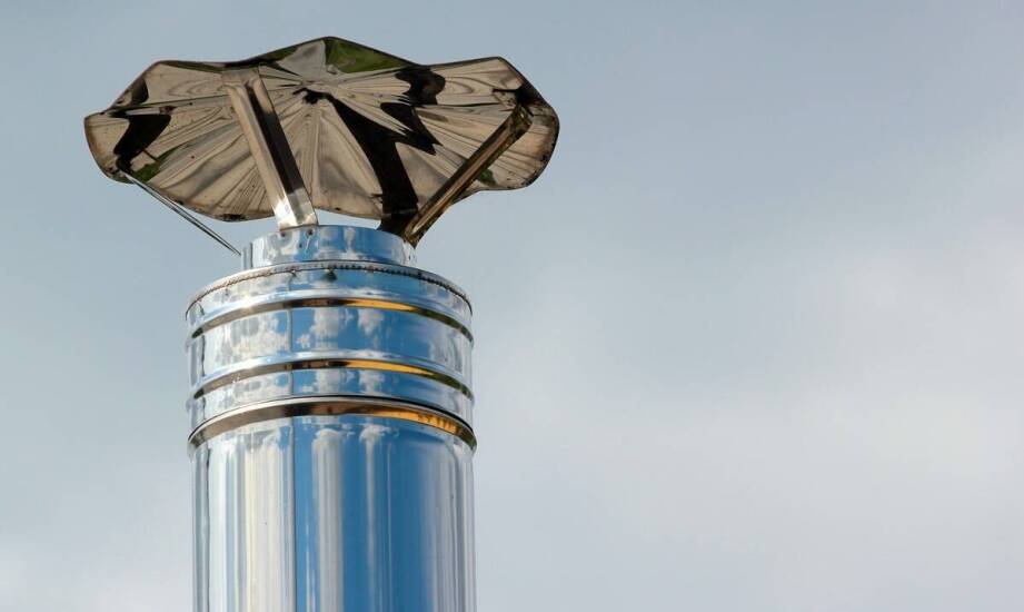 Jakie elementy kominowe są niezbędne przy instalacji ekologicznego kominka?