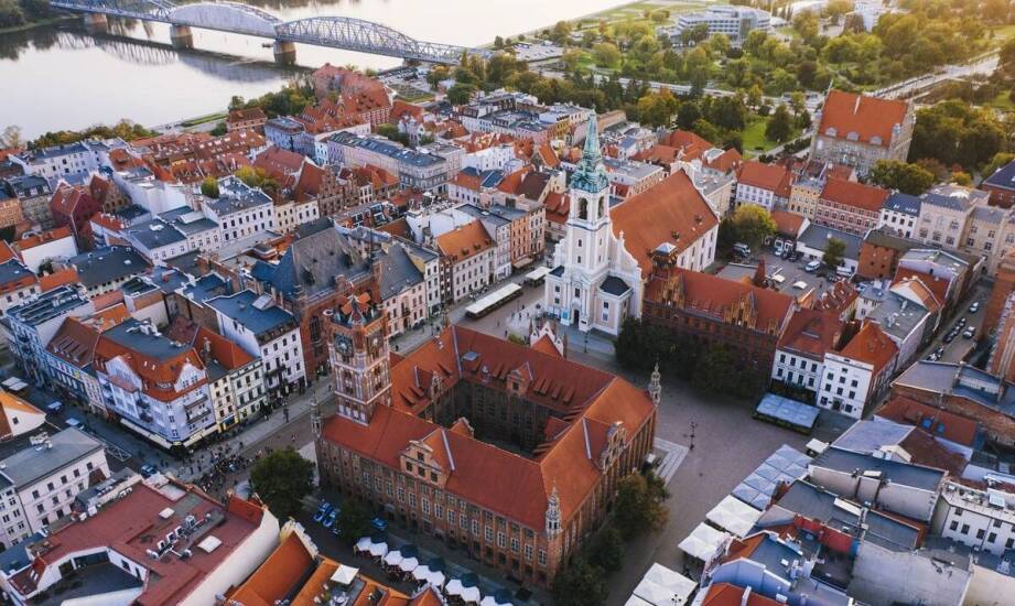 Jak zaplanować spacer z przewodnikiem po atrakcjach w Gnieźnie?