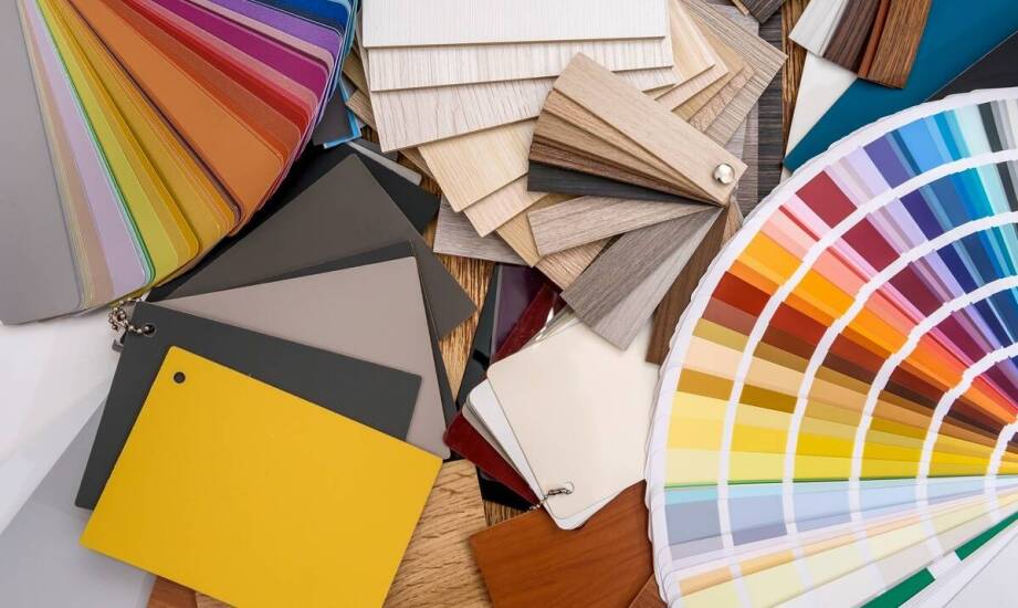 Druk plastikowych kart a pracownicze identyfikatory – co warto wiedzieć?