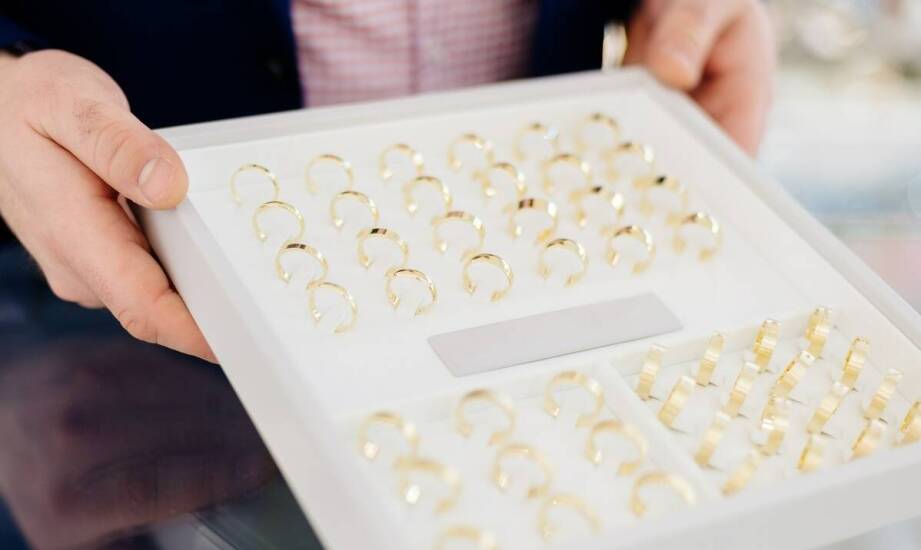 Wpływ próby 585 na trwałość i wygląd złotych dziecięcych kolczyków