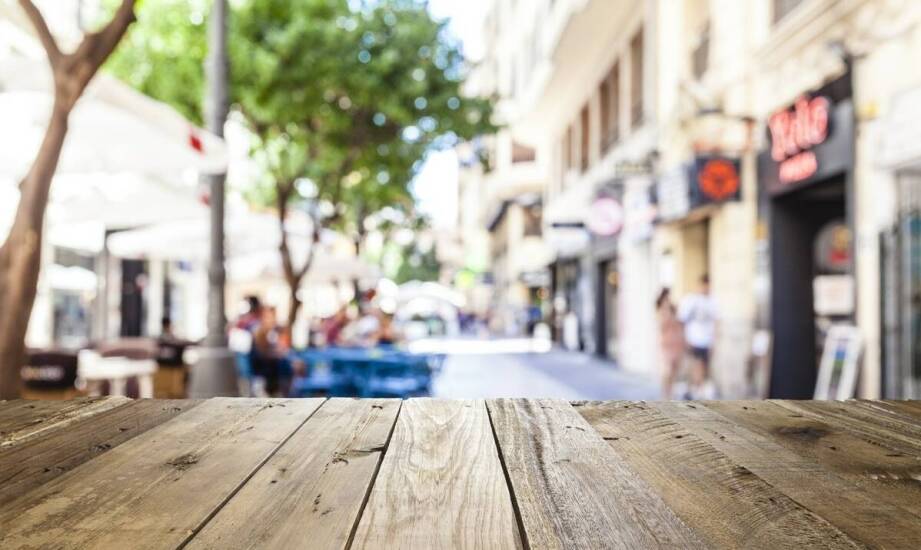 Jak efektywna dystrybucja materiałów POS wspiera marketing w branży HoReCa?