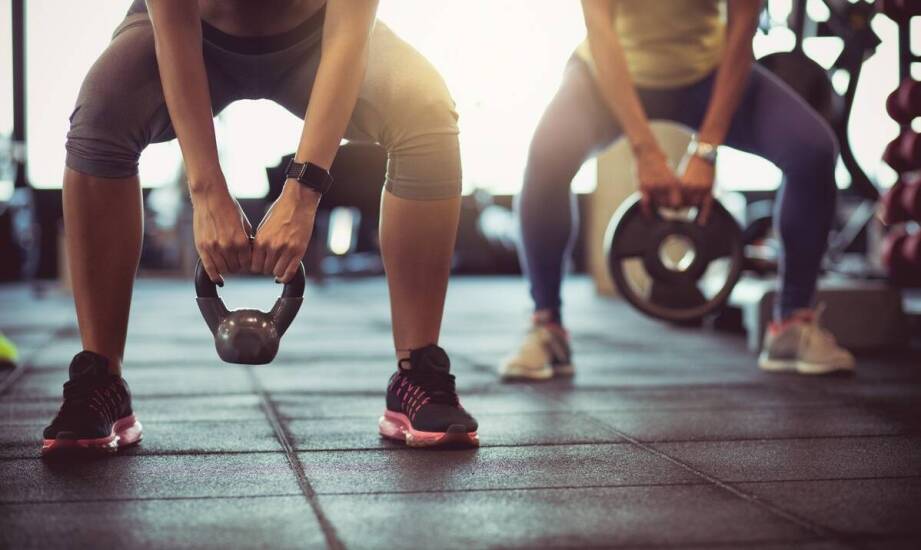 Wpływ zajęć ze sztangami na budowanie siły i wytrzymałości