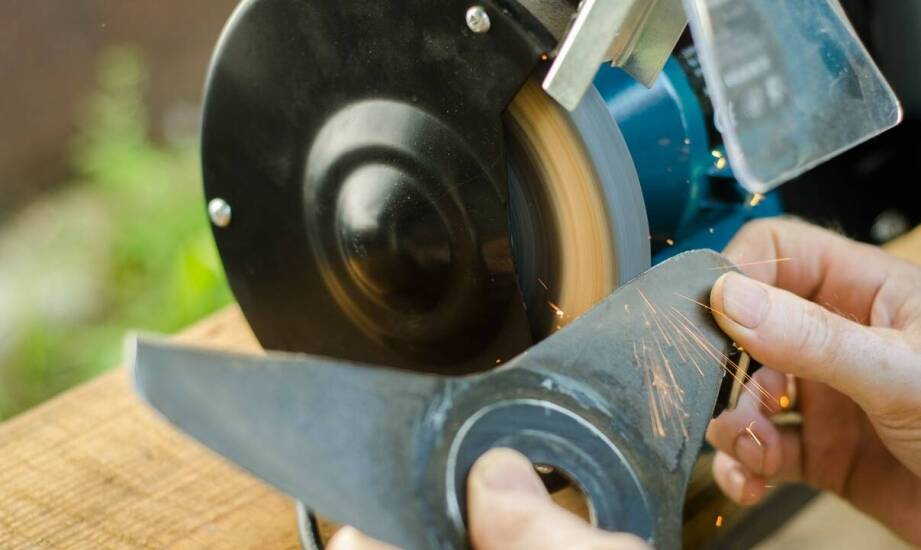 Serwisowanie kosiarki – kluczowe aspekty konserwacji