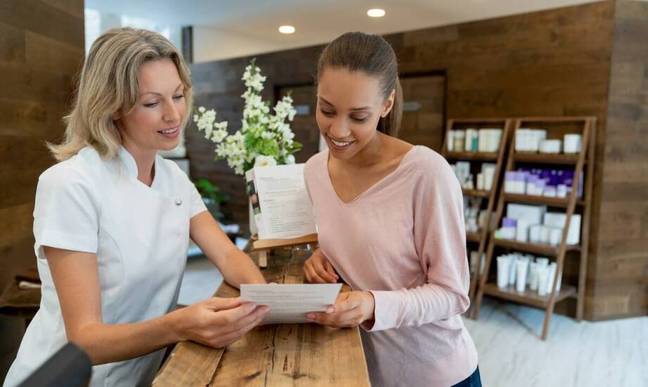 Jakie opinie dominują na temat podejścia Anny Baran do leczenia skóry?