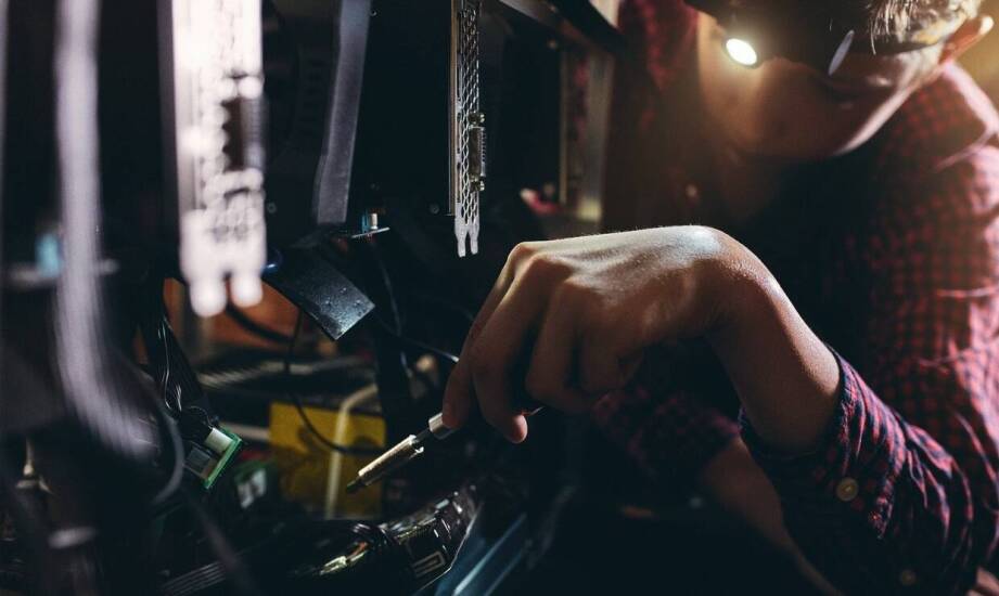 Jakie kroki podjąć, gdy komputer traci wydajność – serwisowe porady