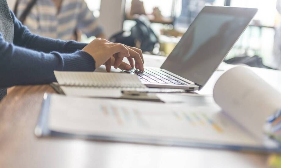 Tłumaczenie edukacyjnych dokumentów – rola przysięgłego tłumacza