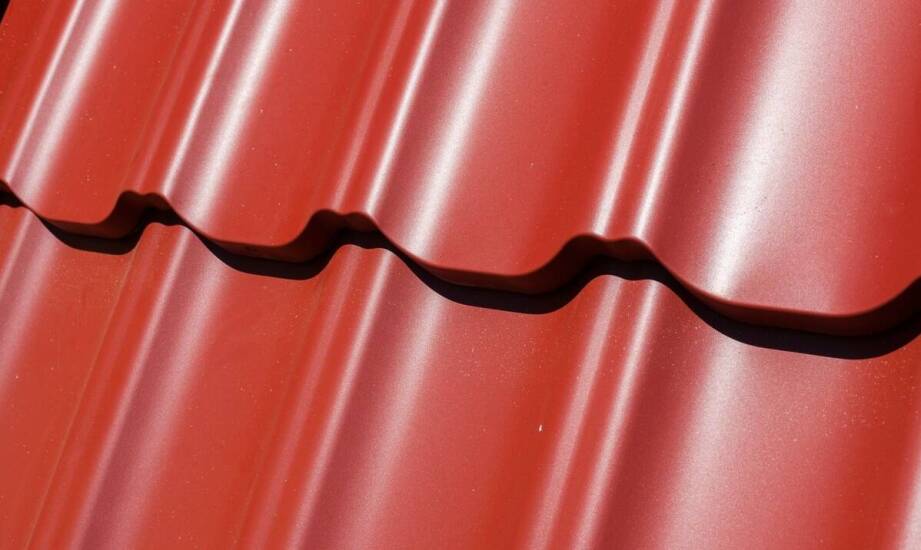 Jakie technologie produkcji wpływają na jakość dachowych tanich blach?