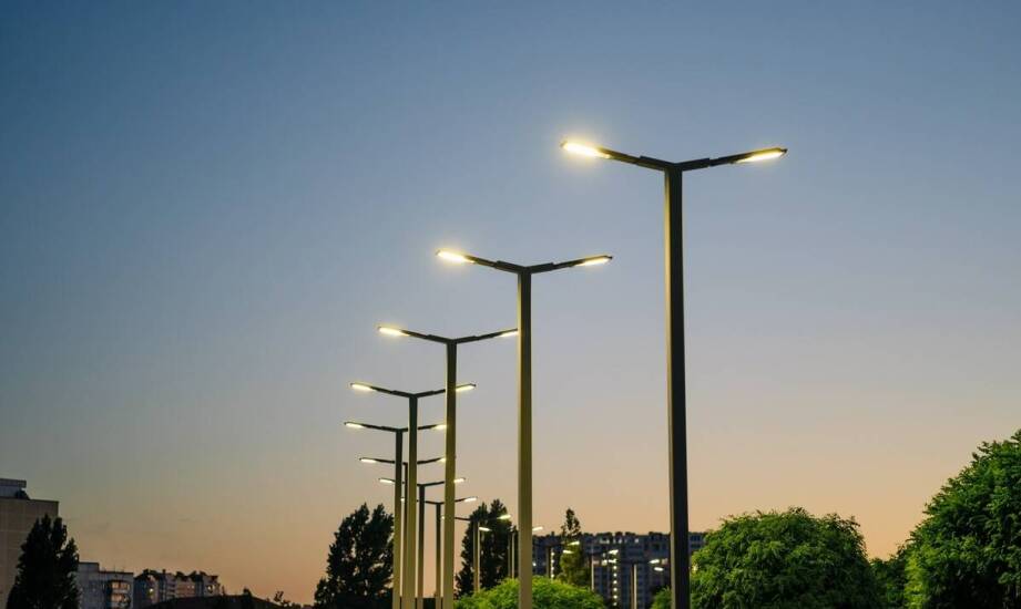 Wpływ solarnych latarni na redukcję kosztów eksploatacyjnych