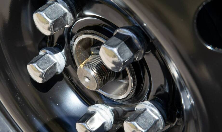 Wpływ smaru do gwintów na długowieczność przelotowych muf