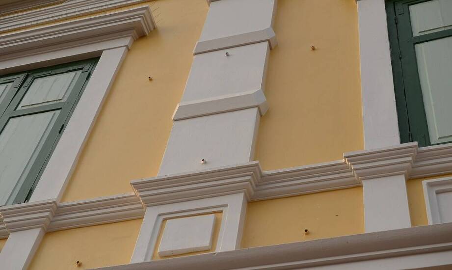 Jakie są zalety stosowania akrylowych tynków w renowacji historycznych budynków?