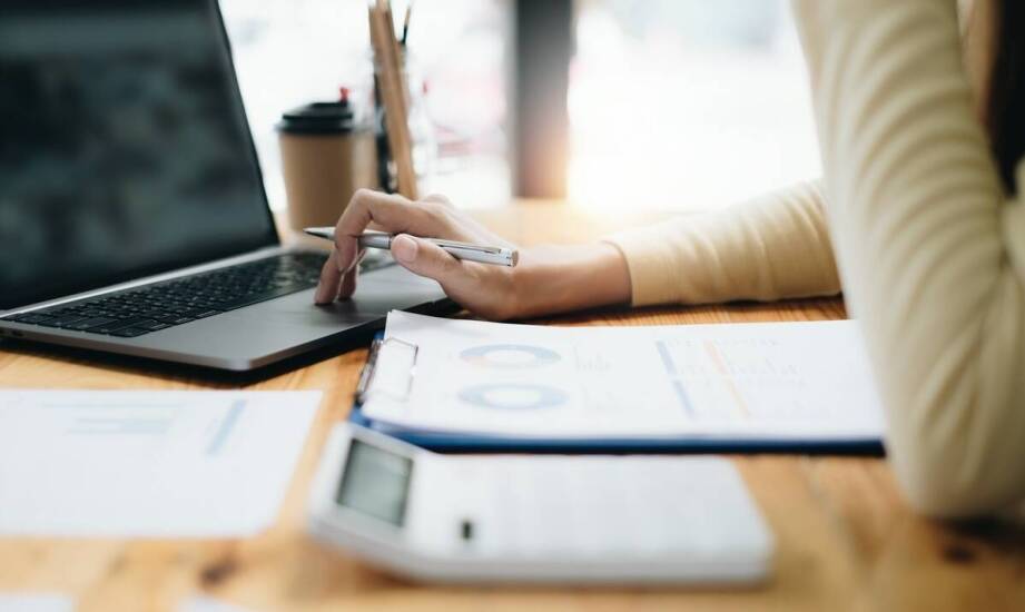 Jak zmieniające się prawne przepisy wpływają na wycenę nieruchomości?