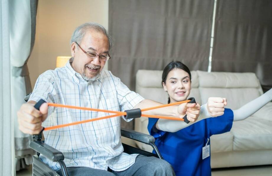 Jakie są kluczowe elementy społecznej mobilnej rehabilitacji dla seniorów?