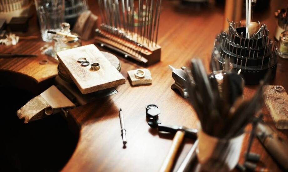 Wpływ akcesoriów dla nożorobów na proces tworzenia ostrzy