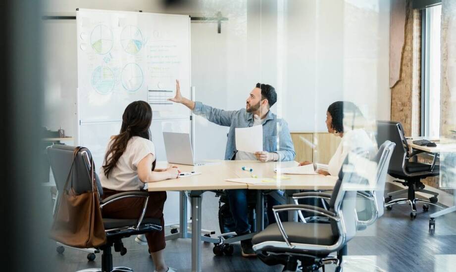 Kluczowe korzyści z dostosowywania usług do potrzeb klientów.