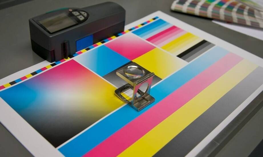 Wpływ użycia plików w Indesign na efektywność procesu introligatorskiego