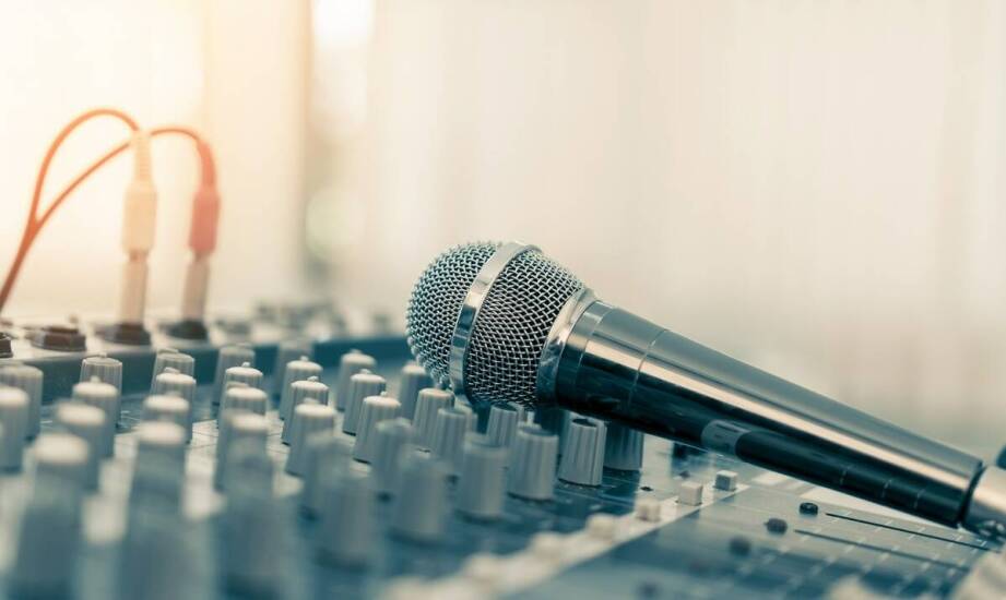 Jakie technologie wpływają na działanie mikrofonów?