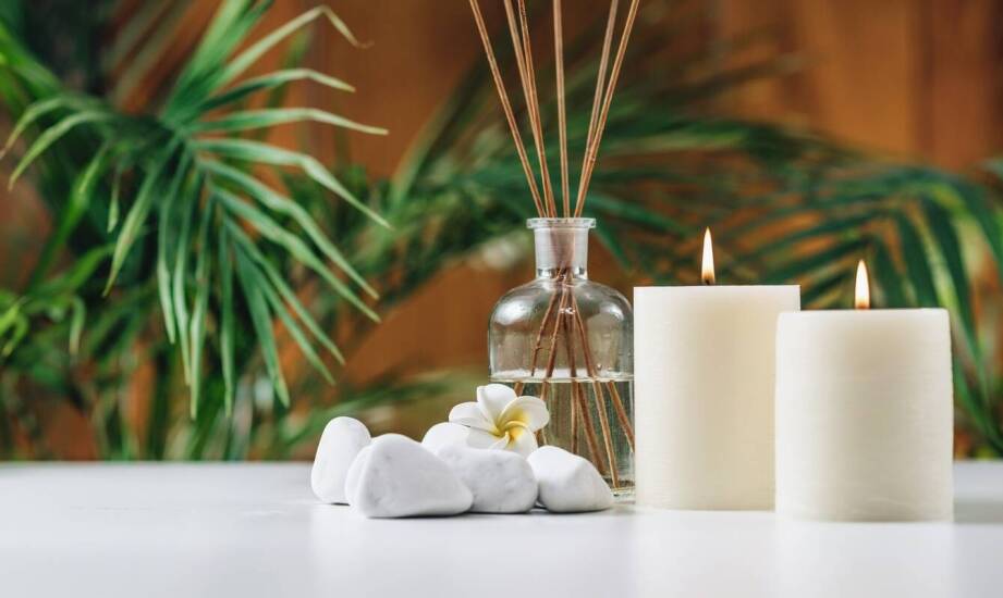 Jak dostosować zapachowe świece z nadrukiem do specyfiki branży?