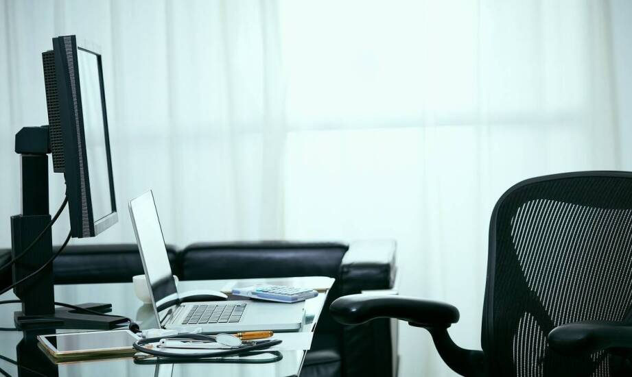 Wybór ergonomicznego krzesła do biurowej pracy – co warto wiedzieć?