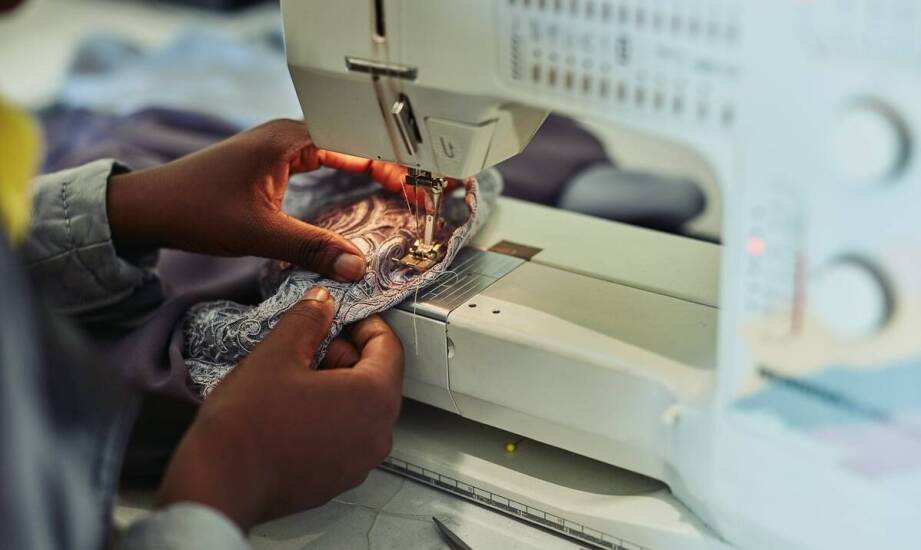 Dlaczego warto zlecić profesjonalistom serwisowanie maszyn szwalniczych?