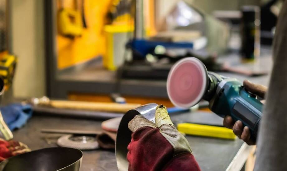 Zastosowanie proszkowych farb w przemyśle meblarskim: co warto wiedzieć?