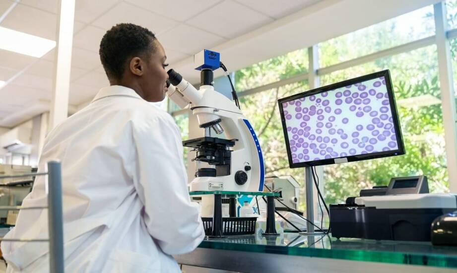 Rola testów próbek w procesie produkcji opakowań z tworzyw sztucznych