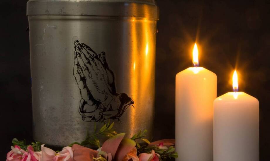 Usługi transportu urny – co warto wiedzieć przed podjęciem decyzji?