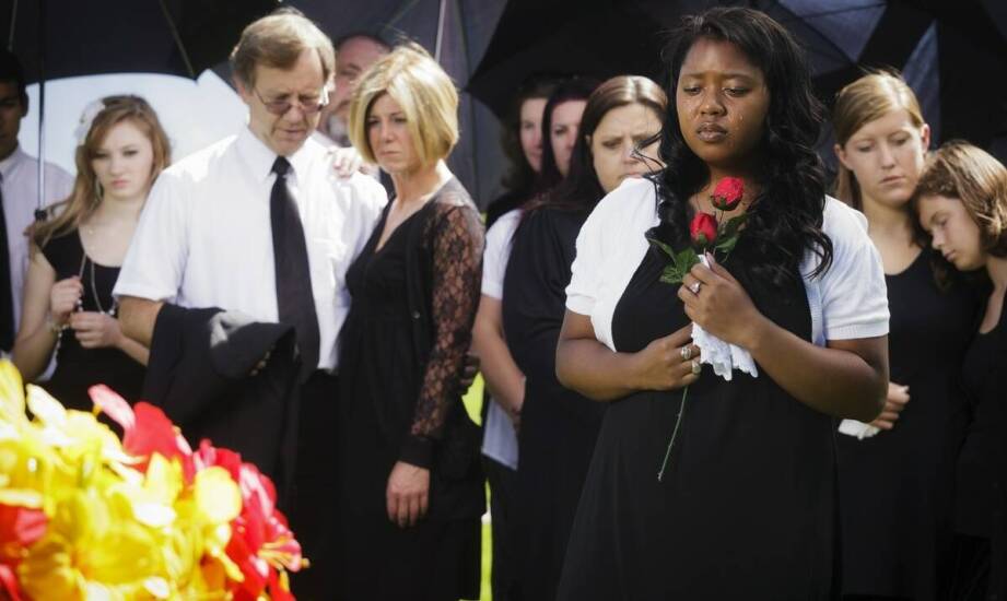 Ile trzeba zapłacić za pochówek zmarłego? Koszty ceremonii pogrzebowej