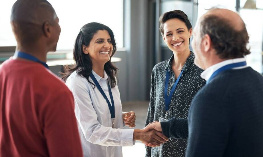 Reklamowa smycz a relacje z klientami – jak je budować?