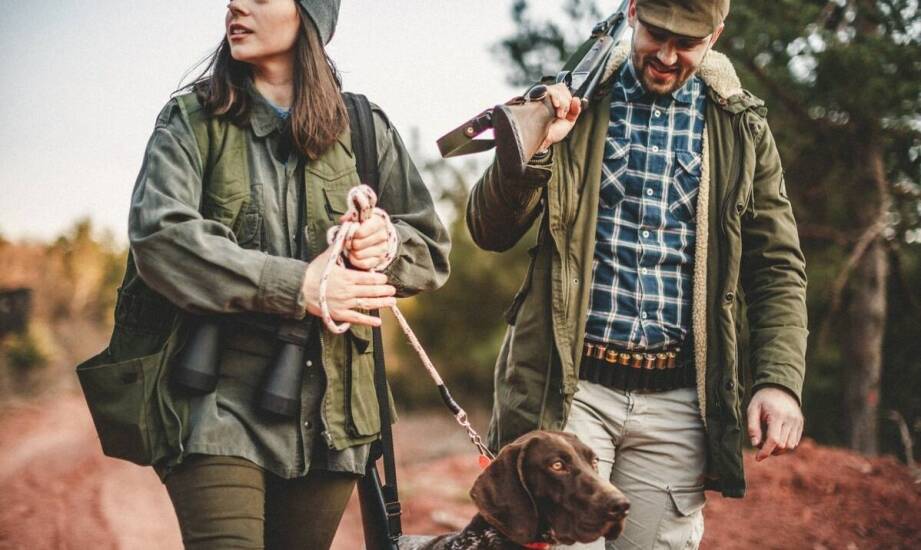Zalety dwustronnej myśliwskiej kurtki w różnych warunkach pogodowych