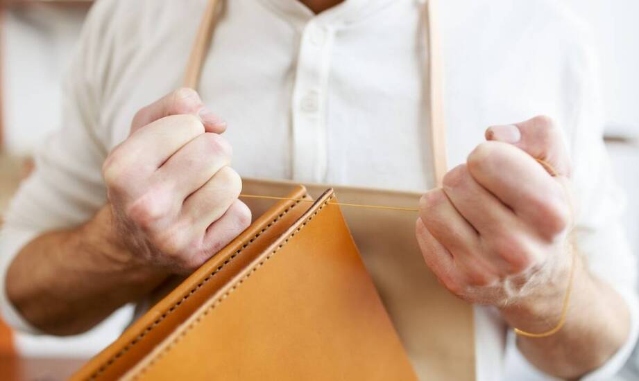 Zalety korzystania z zamykanej saszetki w codziennym życiu zawodowym