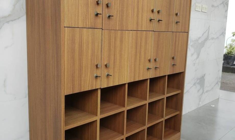 Jak zamki do szafek wpływają na bezpieczeństwo i organizację przestrzeni?