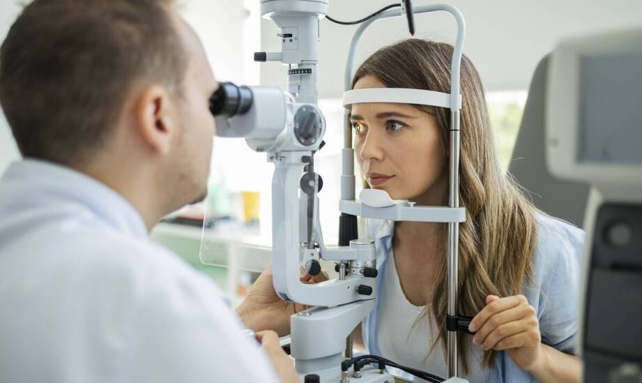 Jakie okulistyczne badania są niezbędne przed rozpoczęciem pracy w zawodzie wymagającym dobrego wzroku?