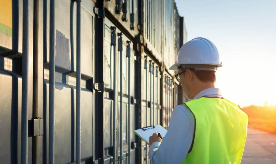 Jak firma radzi sobie z wahaniami sezonowego zapotrzebowania na transport?