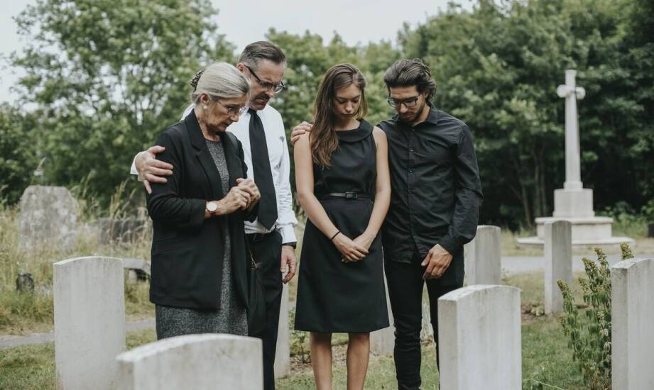 Czy warto wprowadzić zdjęcia zmarłego na uroczystości pogrzebowej?