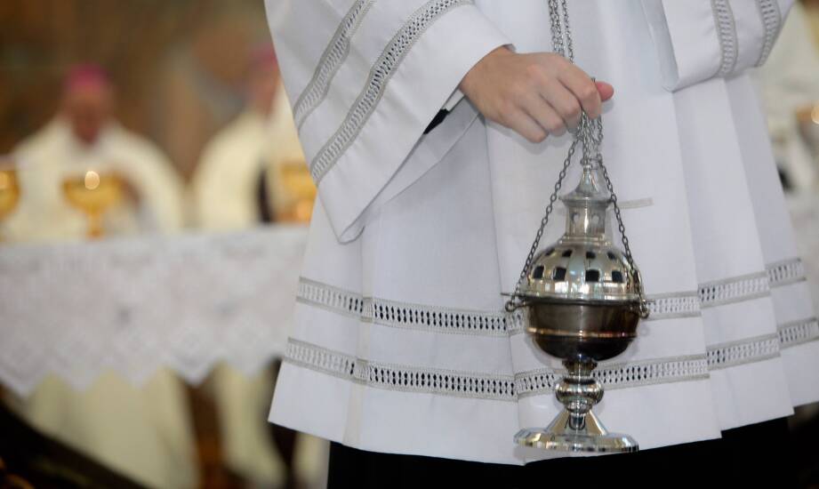 Liturgiczne kadzidło a jego wpływ na atmosferę podczas liturgii