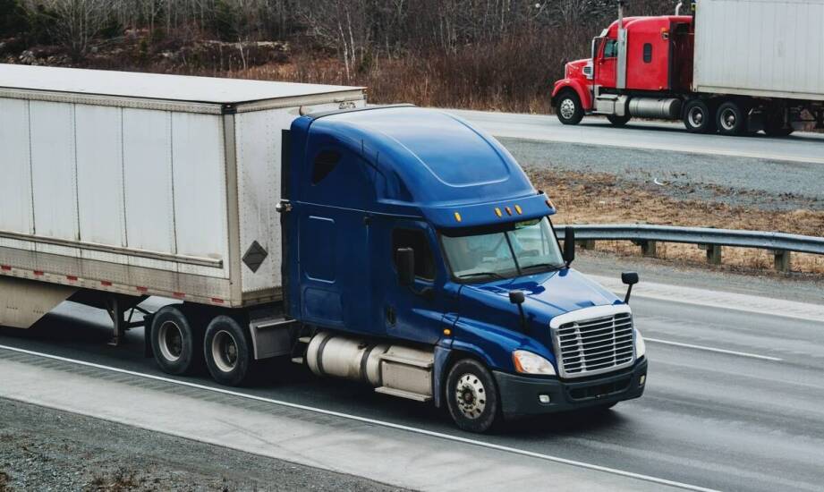 Jak szybki dojazd do klienta wpływa na komfort sprzedaży ciężarówek?