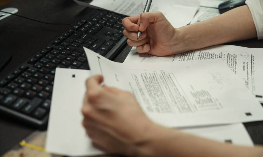 Tłumaczenia aktów stanu cywilnego – dlaczego potrzebny jest przysięgły tłumacz?