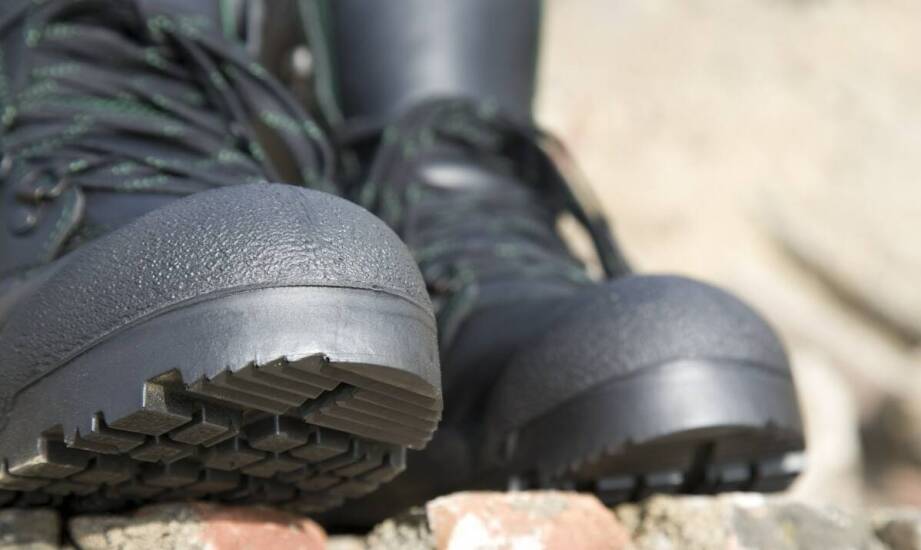Jakie robocze buty najlepiej sprawdzą się w wilgotnym środowisku pracy?