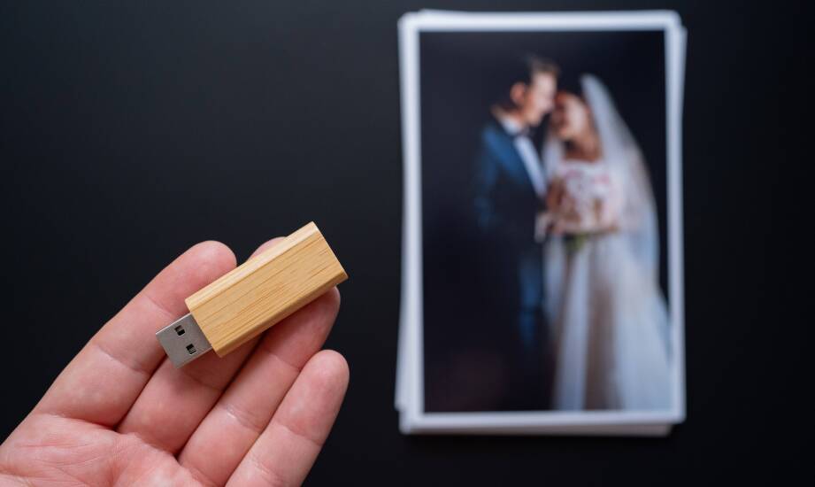 Jakie są zalety drewnianych USB z nadrukiem?