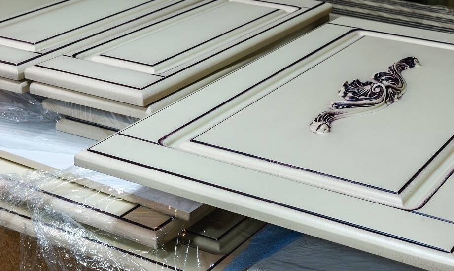 Jak szczotkowane struktury wpływają na estetyczny odbiór wnętrza?