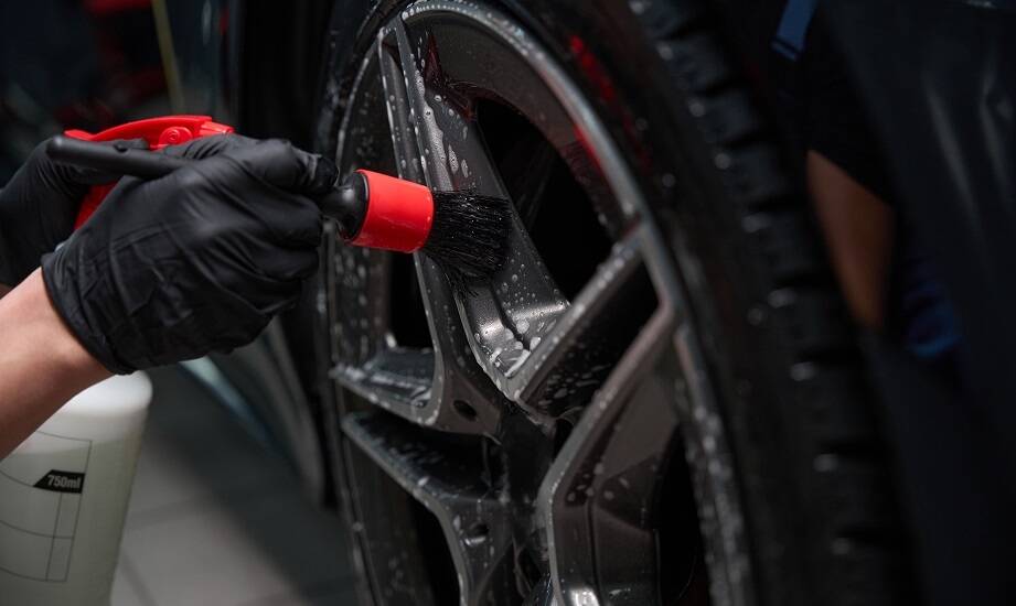Wybór odpowiednich środków chemicznych do obsługi ogumienia i kół
