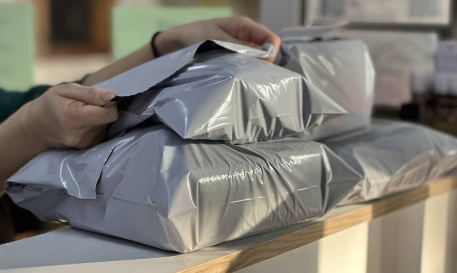 Zastosowanie foliowych kopert w logistycznej obsłudze zamówień