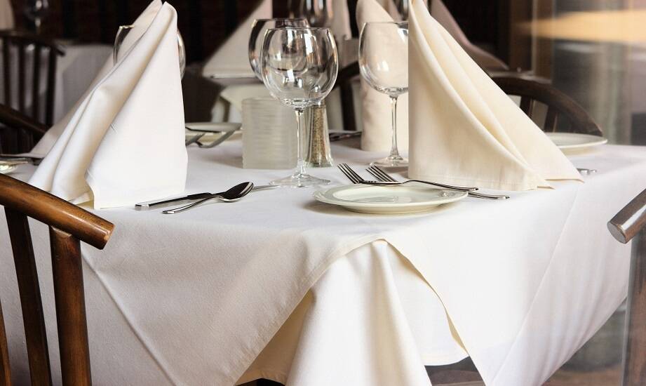 Elegancja i funkcjonalność w restauracyjnych tekstyliach